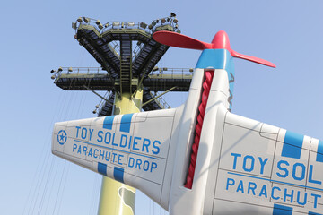 Naklejka premium Parc à thème Disneyland Paris et Walt Disney Studios