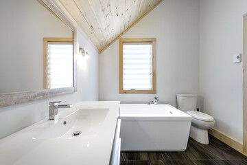 Winter cottages in remote area Quebec, Canada, log house with sauna, SPA, bedrooms, pool, living room, messanine, kitchen and bathrooms
