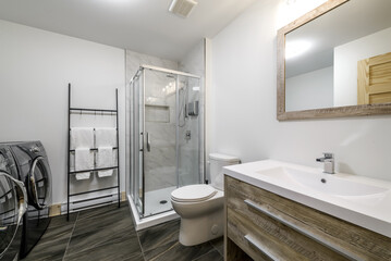 Winter cottages in remote area Quebec, Canada, log house with sauna, SPA, bedrooms, pool, living room, messanine, kitchen and bathrooms
