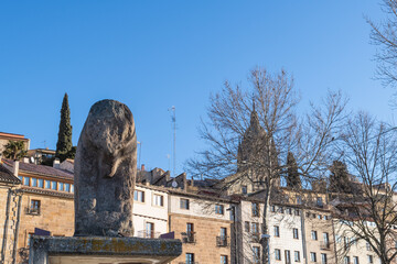 Verraco junto al puente romano de Salamanca
