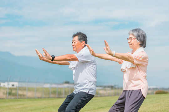 太極拳 Images – Browse 31,287 Stock Photos, Vectors, and Video