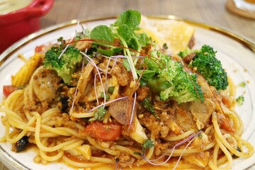 Spaghetti bolognese with lots of vegetables