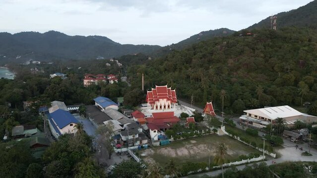 Landscape of a temple with xars passing by in koh tao, souh thailand