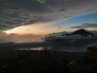Obraz premium sunrise over the Batur mountains