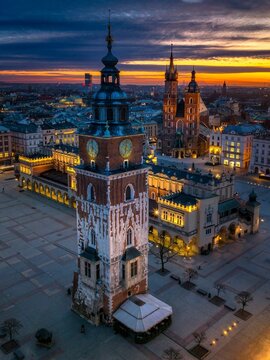 Fototapeta Rynek Główny w Krakowie o wschodzi słońca - widok z drona
