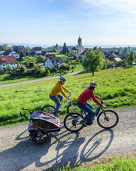  Frische Frühlingsluft genießen bei einer Radtour mit der Familie am Bodensee nahe Lindau