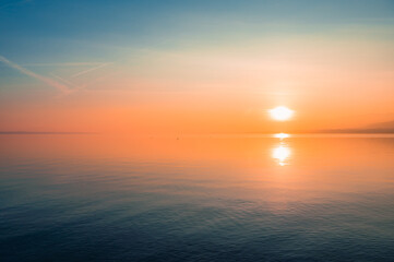 coucher du soleil sur le lac Léman, depuis la plage d'Allaman