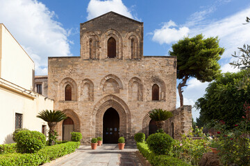 Palermo. Facciata con giardino della chiesa della SS. Trinità, conosciuta come chiesa della Magione,