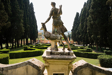 Spello, Perugia. Statua di Diana cacciatrice nel giardino di Villa Fidelia