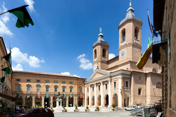 Camerino, Macerata. Piazza Duomo con la Cattedrale di Santa Maria Annunziata