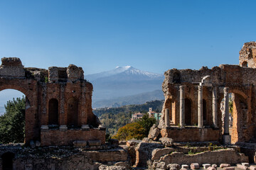 Fototapeta na wymiar Antikes Theater in Taormina auf Sizilien, Italien