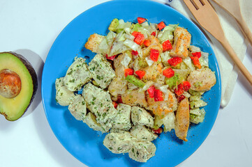Chicken salad with spinach and crispy potatoes dressed with olive oil, garlic, lemon, onion and thyme