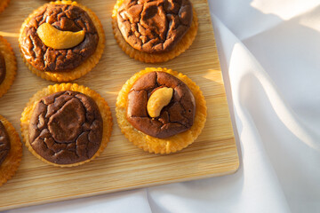 High angle view a group of cracker with brownies on a wooden chopping board