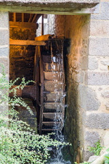 Fototapeta na wymiar The old wooden mill wheel