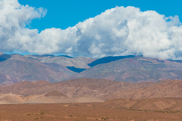 Montaña de formas y colores distintos, Fiambala, Catamarca, Argentina