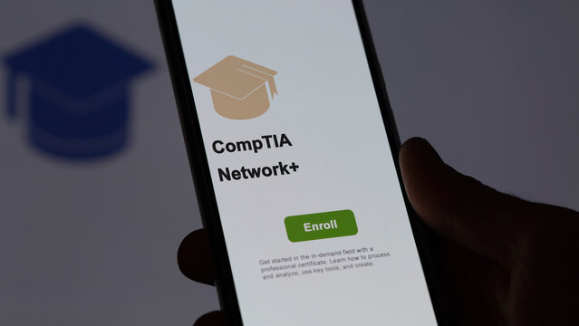 CompTIA Network+ program. A student enrolls in courses to study, to learn a new skill and pass certification. Text in French