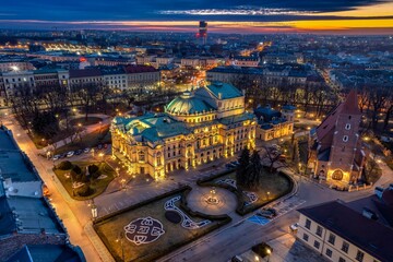 Teatr Juliusza Słowackiego w Krakowie - widok z drona w nocy - obrazy, fototapety, plakaty