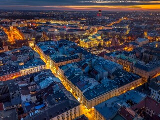 Teatr Juliusza Słowackiego w Krakowie - widok z drona w nocy