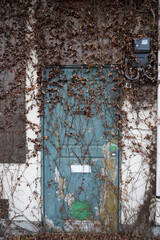 廃墟になった集合住宅　old abandoned apartment	