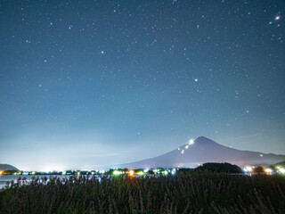 富士山と星空とラベンダー