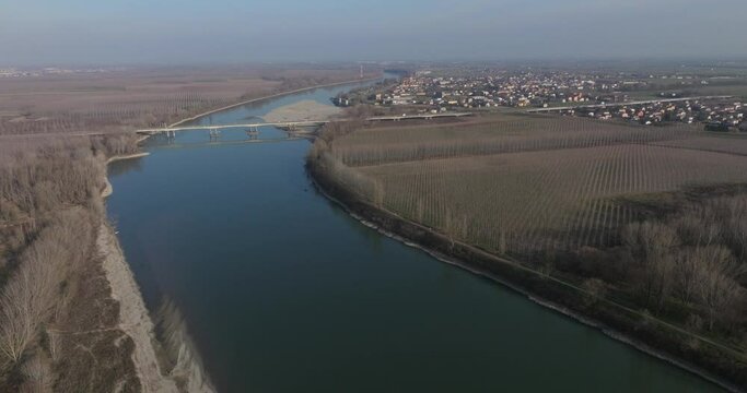 Fiume Po a Boretto Reggio Emilia