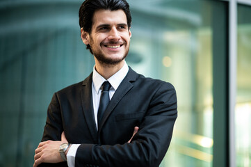 Fototapeta premium Young businessman outdoor smiling confidently