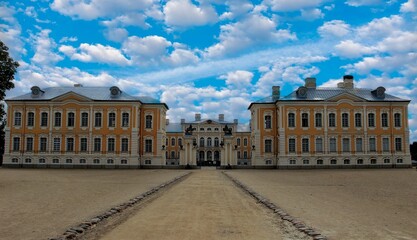 Fototapeta na wymiar Palazzo di Rundale a San Pietroburgo
