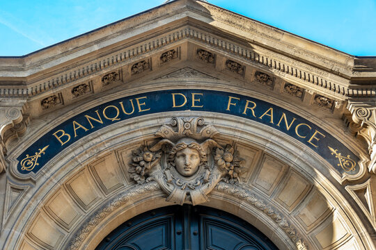 Paris, France - 21 f&eacute;vrier 2023: Vue ext&eacute;rieure du si&egrave;ge social de la Banque de France, banque centrale de la France faisant partie du syst&egrave;me mon&eacute;taire de l'euro