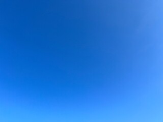 一点の曇りのない青空
