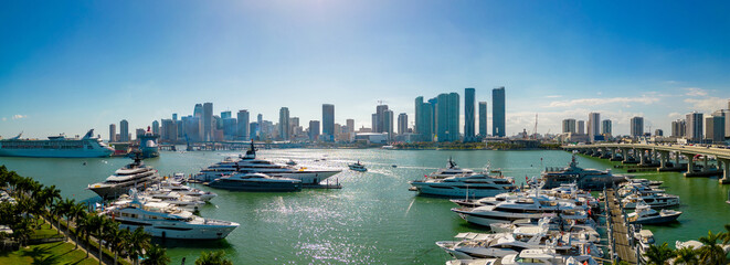 Obraz premium Beautiful aerial panorama Miami International Boat Show with view of Downtown Miami in background