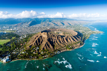 Aerial Photography,Helicopter.Diamond Head Crater.Honolulu,Oahu,Hawaii,USAAloha Shirt Store,Waikiki - obrazy, fototapety, plakaty