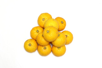 白背景のたユズ