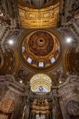 Fototapeta na wymiar Widok w środku Panteon w Rzymie
