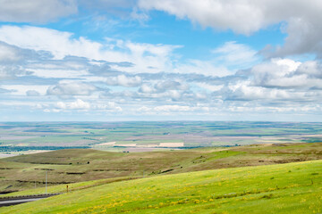 Fototapeta premium Deadman's Pass Viewpoint Looking Over Eastern Oregon Landscape Panorama Sunny Summer Day Blue Sky Clouds