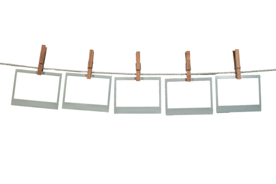 Zestaw pustych ramek do zdjęć wiszących na klipsie. Styl retro vintage. Szablon do projektowania zdjęć. Puste miejsce na tekst lub zdjęcie