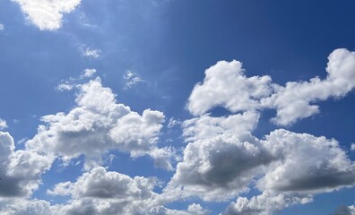 Fototapeta na wymiar The vast blue sky and fluffy clouds.