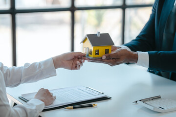 Give sample house model. realtor suggestion a new house model assisting client to sign contract agreement with insurance to happy living building, concerning mortgage loan offer