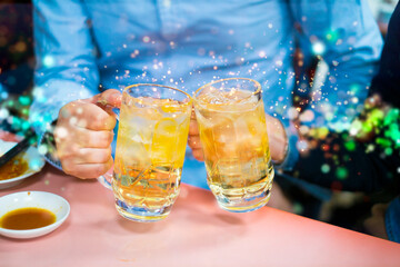 ハイボールで乾杯! © Nii Koo Nyan