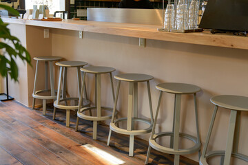 飲食店のカウンターとスツール、カフェ、バー、レストラン