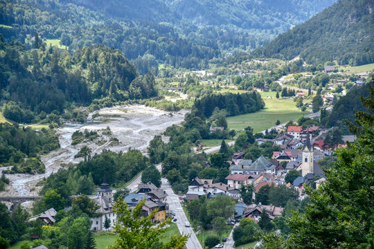 Kanaltal, Autobahn, Malborghetto, Br&uuml;cke, Autobahnbr&uuml;cke, Verkehrsader, Betonbr&uuml;cke, Tarvis, Italien, Tal, Verkehrsweg, A 23, Val Canale, Trasse, Trassenf&uuml;hrung, Hochspannung, Hochspannungsleitung, Le