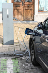 auto voiture electrique borne station charge recharge batterie autonomie electricité environnement...