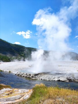geyser's eruption in yellowstone park © Davide
