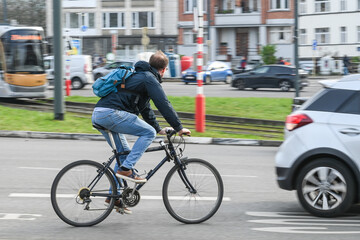 Fototapeta na wymiar velo Belgique Bruxelles cycliste circulation 