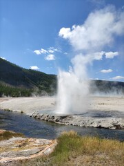 geyser's eruption in yellowstone park