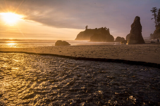 Sunset on Ruby Beach, Olympic National Park, Kalaloch, Washington.