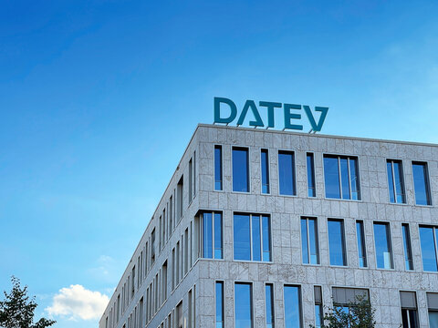 DATEV Logo auf Geb&auml;ude der Niederlassung in N&uuml;rnberg, Deutschland
