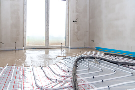 installation of concrete and anhydrite on underfloor heating in a room of a newly built family house