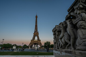 Fototapeta na wymiar Parigi, tour eiffel, lovre