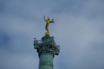 Fototapeta na wymiar Génie de la Liberté sur la Colonne de Juillet, Place de la Bastille. Paris. 