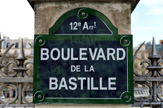 Boulevard de la Bastille. Plaque de nom de rue. Paris.